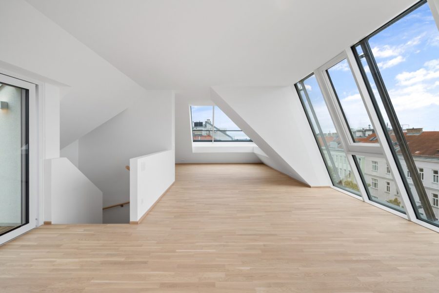 4-Zimmer-Dachgeschosswohnung (Massivbauweise) mit Terrasse und Dachterrasse in generalsaniertem Altbau - Bild