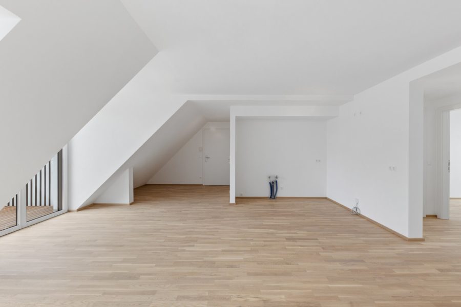 3-Zimmer-Dachgeschosswohnung (Massivbauweise) mit Balkon in generalsaniertem Altbau - Bild