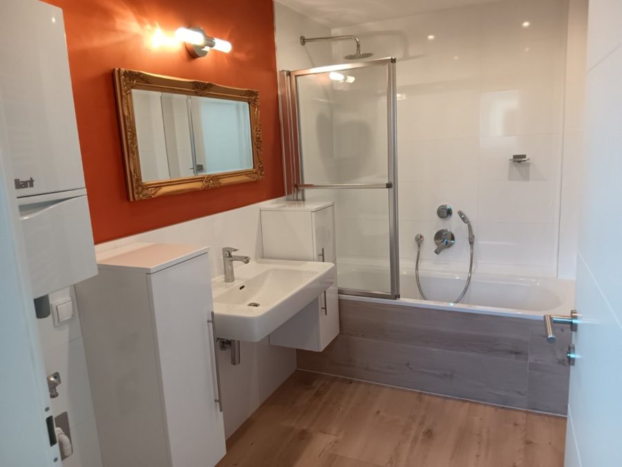 Neuwertige Dachterrassenwohnung mit Fernblick ! - Bild