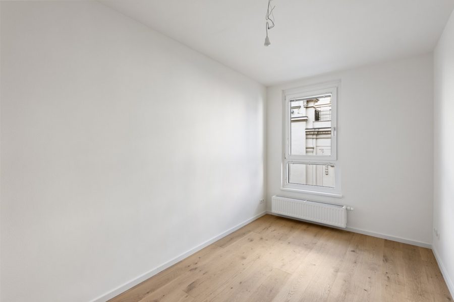 Generalsanierte Eigentumswohnung auf einer Ebene mit Terrasse - Gegenüber Sofiensäle - Bild