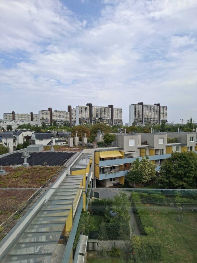 Neuwertige 3 Zimmer Eigentumswohnung mit Swimmingpool am Dach - Bild