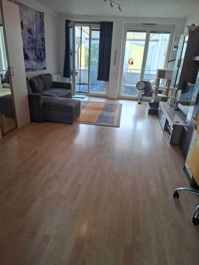 Neuwertige 3 Zimmer Eigentumswohnung mit Swimmingpool am Dach - Bild