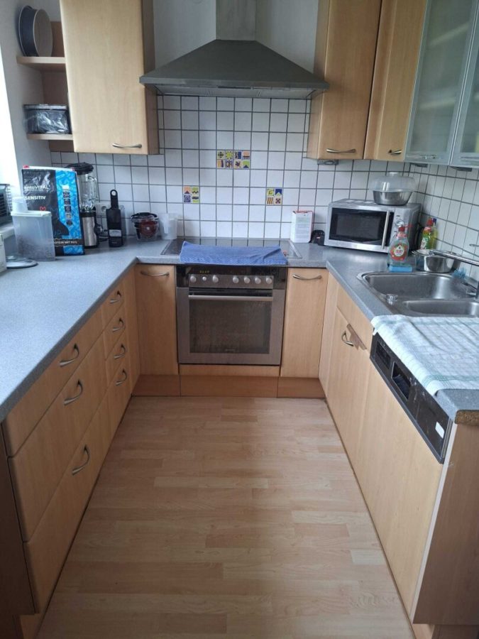 Neuwertige 3 Zimmer Eigentumswohnung mit Swimmingpool am Dach - Bild
