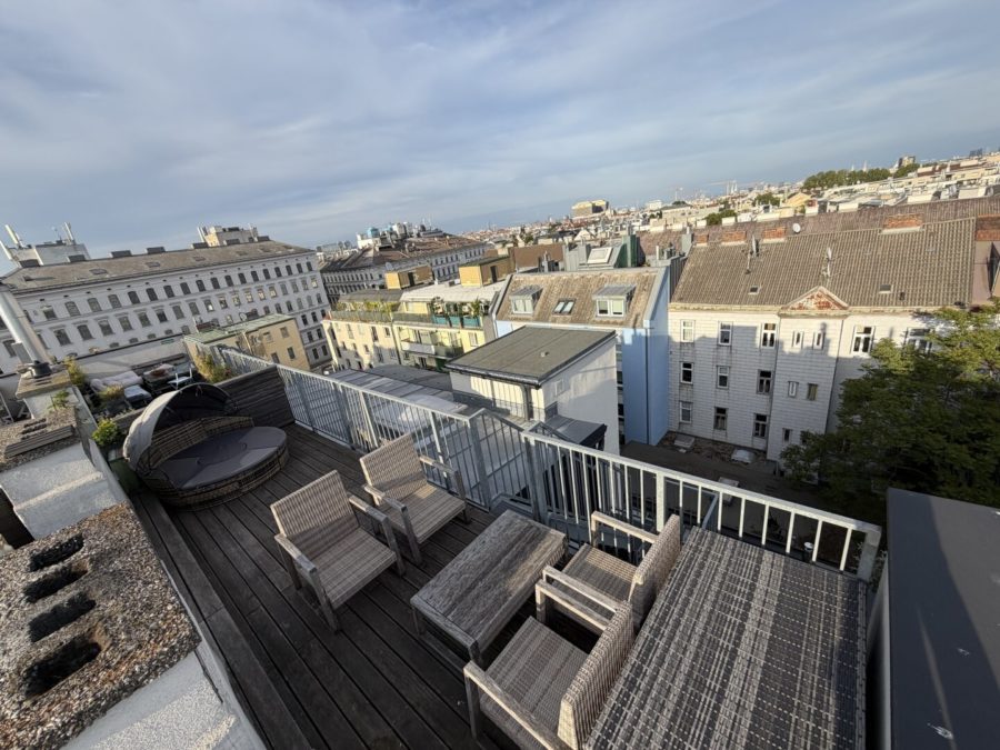 Neuwertige 2-Zi DG-Wohnung mit 2 Terrassen und Fernblick, Klimaanlage & Fußbodenheizung/Kühlung in 1160 Wien! - Titelbild