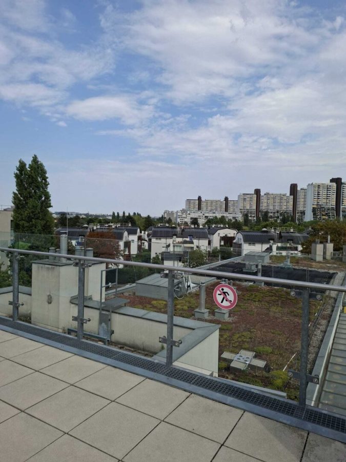 Neuwertige 3 Zimmer Eigentumswohnung mit Swimmingpool am Dach - Bild